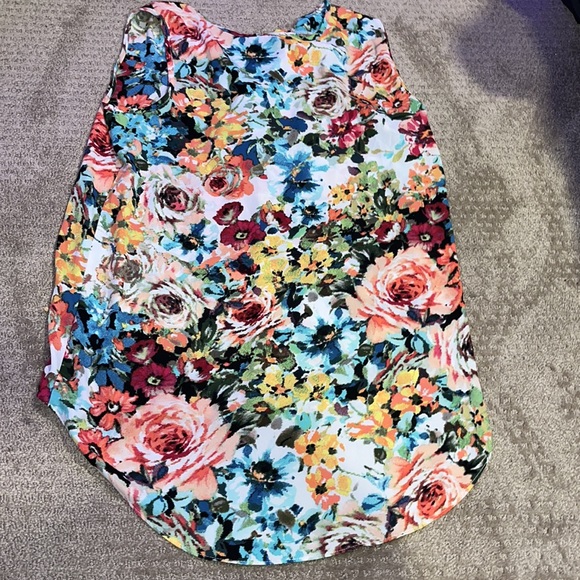 Sami & Jo floral top - Picture 3 of 3